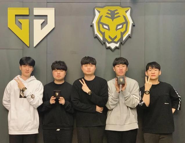 换级年轻球 换级年轻球